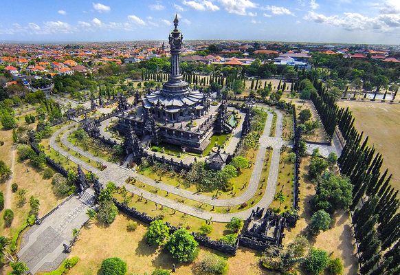 From wikipedia:

Bajra Sandhi Monument is a monument to Balinese people struggle from time to time. The monument is located in front of the Bali Governor's Office in Renon, Denpasar, Bali. | Denpasar in Indonesia