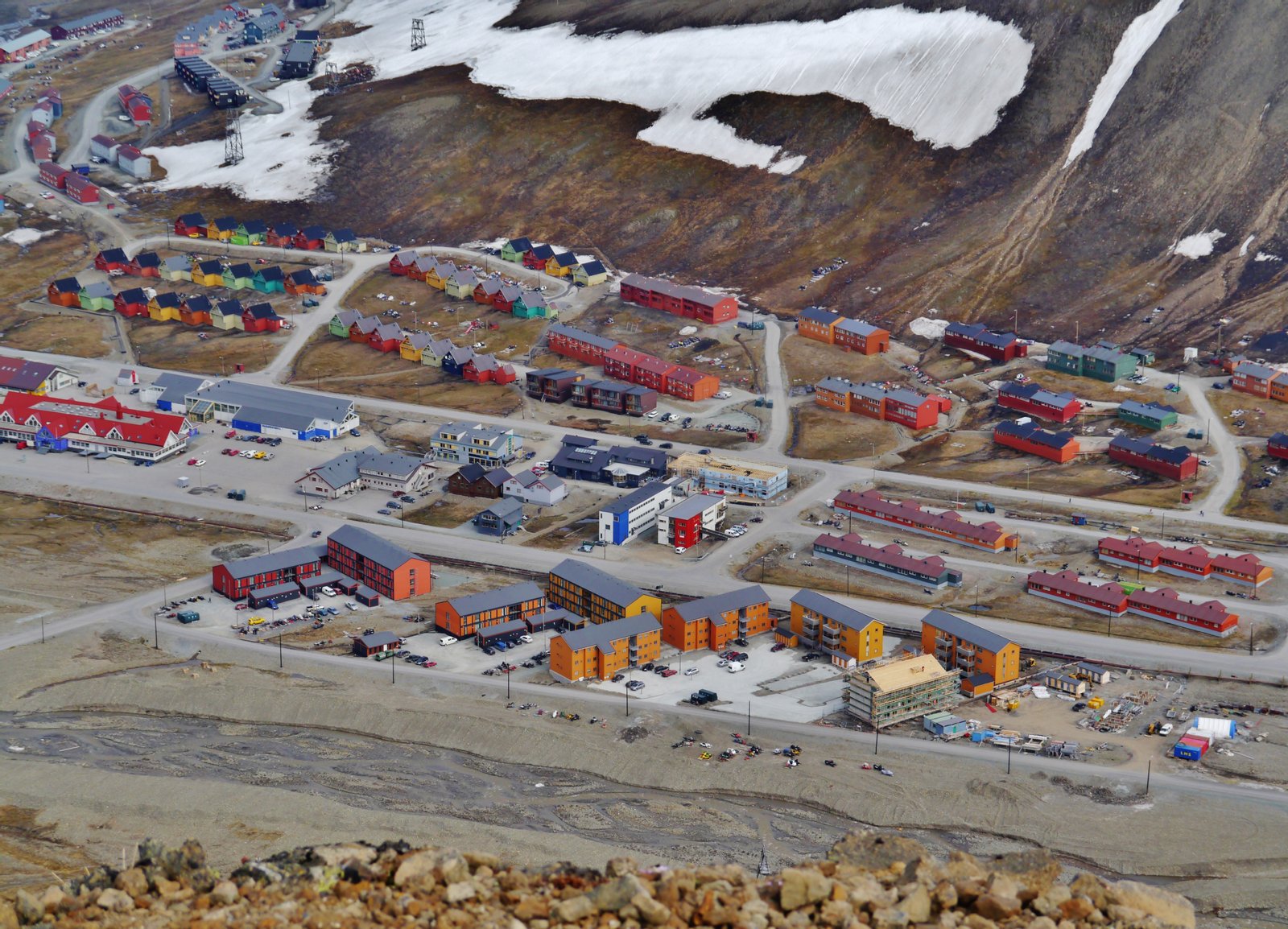 View from Plateau Mountain to Longyearbyen, Spitsbergen, Norway | Longyearbyen in Norway