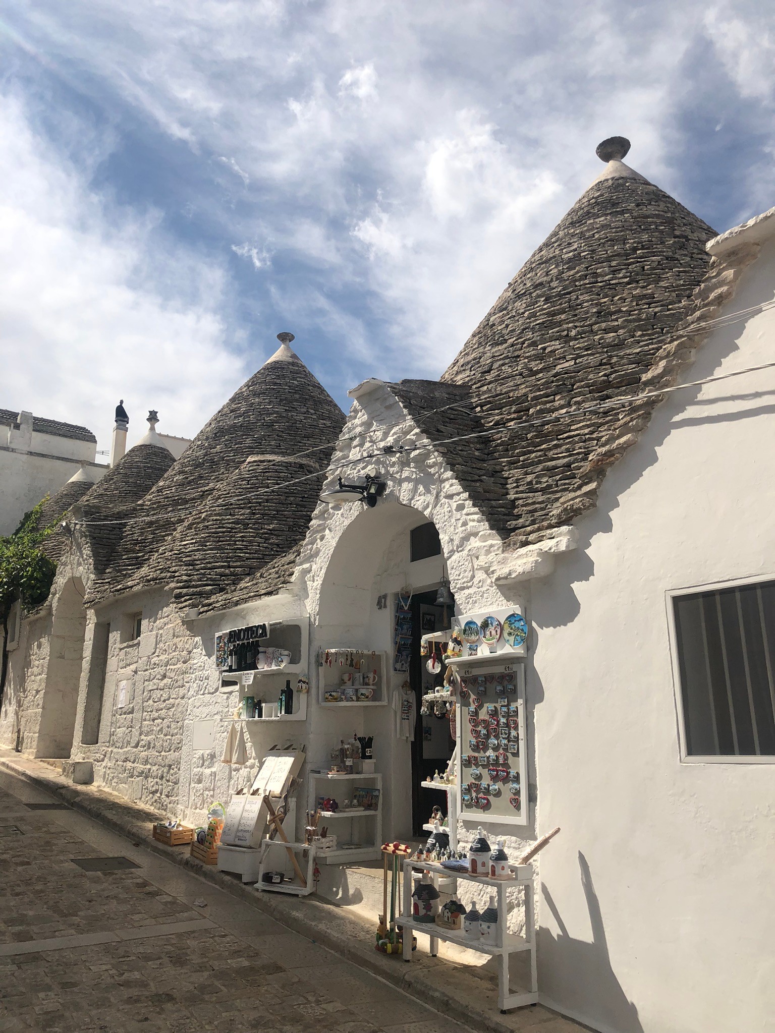 Trullo converted into a giftshop | Alberobello in Italy