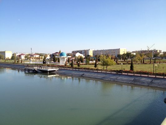 Набережная канала Шават в Ургенче, парк "Авесто" | Urgench in Uzbekistan
