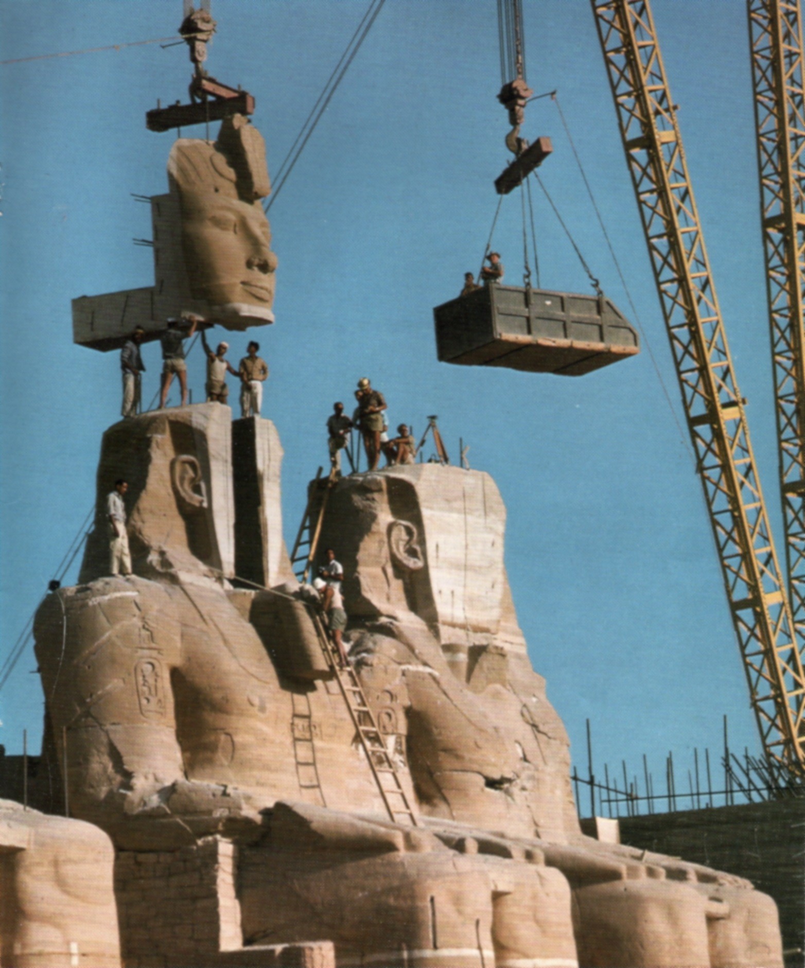 Ramses's face to the "number two" colossal statue is lifted into place, since the great temple is built on the above-lying plateau. Face weighs 19.6 tonnes and concrete reinforcement in the back of 4.58 tons. Between corners, the distance 108 cm. The temple's facade is 33 meters high and 38 m wide. The temple is hewn from the rock. | Abu Simbel in Egypt