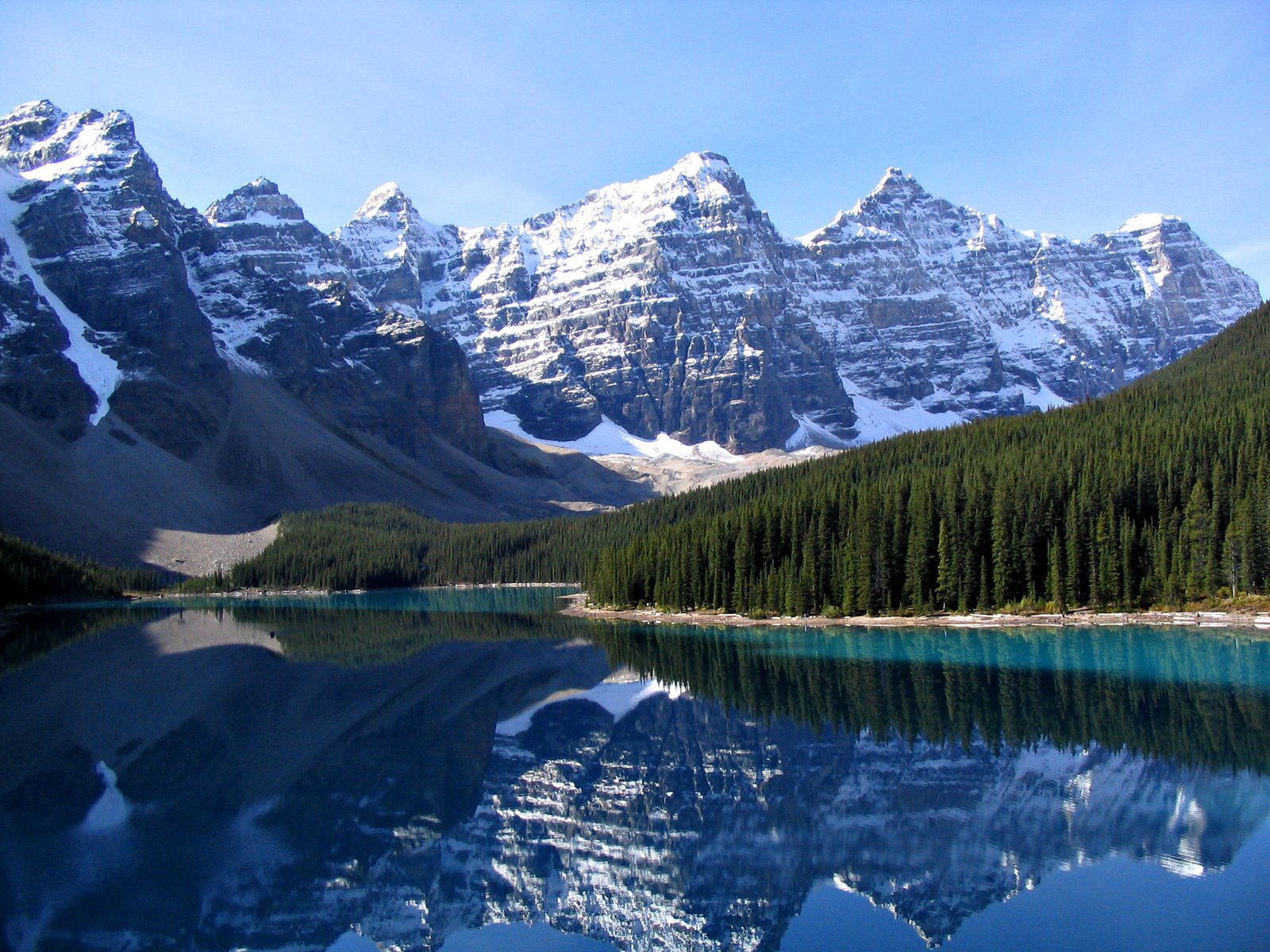 Valley of the Ten Peaks and Moraine Lake, Banff National Park, Canada. Mountains from left to right: Tonsa (3057 m), Mount Perren (3051 m), Mount Allen (3310 m), Mount Tuzo (3246 m), Deltaform Mountain (3424 m), Neptuak Mountain (3233 m) | Banff National Park in Canada